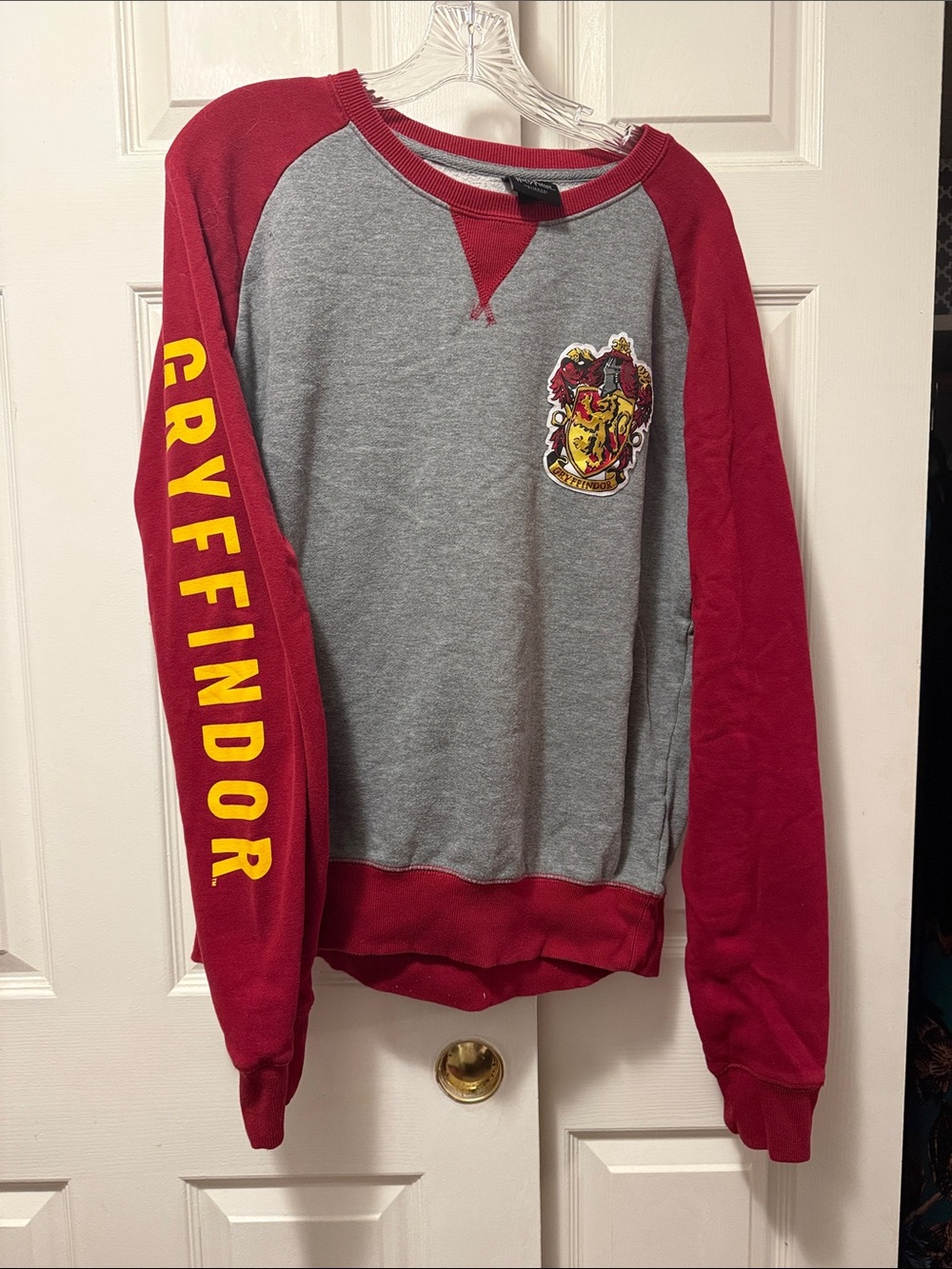 Harry Potter Gryffindor Crewneck Sweatshirt - Gray with Red Sleeves